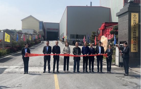 長沙太空金路橋材料有限公司,雙鋼輪壓路機(jī),福格勒瀝青攤鋪機(jī),AC系列,AF系列,SBS系列